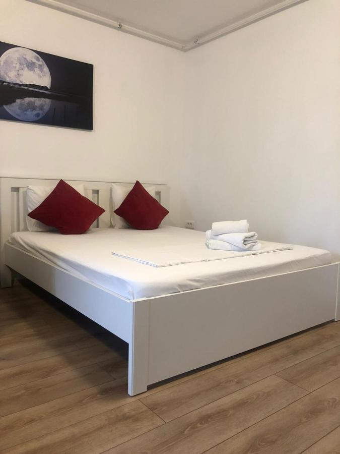Ferienwohnung Beside Airport Otopeni Exterior foto